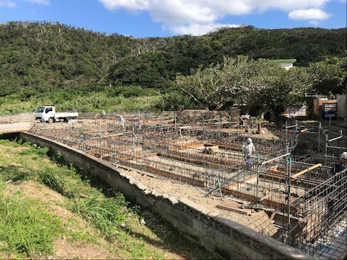 着々と進む拠点施設の建設工事