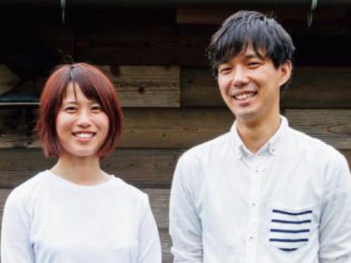 山崎一幸さんご夫婦(東京より移住) 映像関係の仕事をしていました が、夫婦で移住。フリーランス の映像ディレクターをしていま す。家族、気の合う友達と充実 した暮らしをしています。 そして、河内さんご夫婦、山崎さんご夫婦は、築100年の養蚕住宅をゲストハウスにリノベーションし、共同運営をしています。