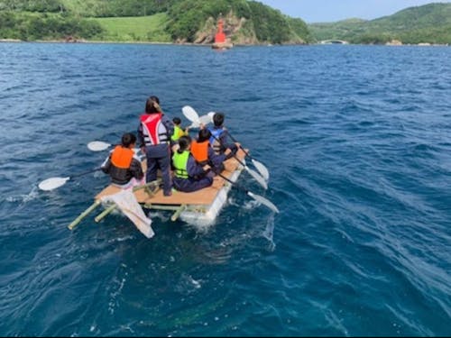 子どもの「やりたい!」を実現します。いかだをつくって無人島へ!