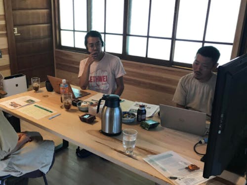 <先輩の起業型協力隊>豊田さん(右・有機農業)・安井さん(左・リトリート施設)