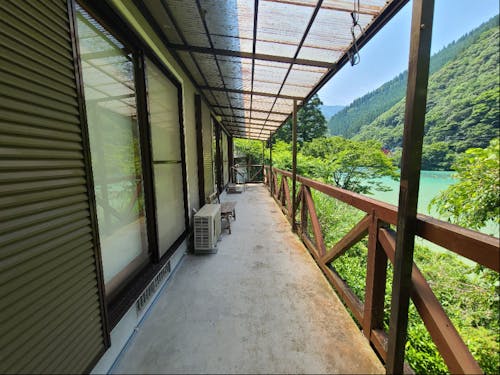 湖畔側にバルコニー