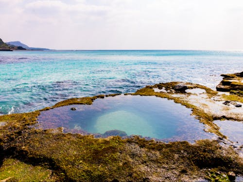 引潮時にのみ現れる隠れスポットのハートロックまでは車で約30分!