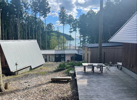 拠点施設・もものうらビレッジ(山側から)