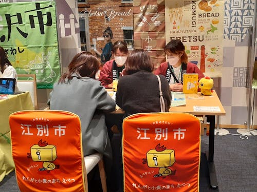 イベントに出展したり、自分でイベントを企画することもあります。