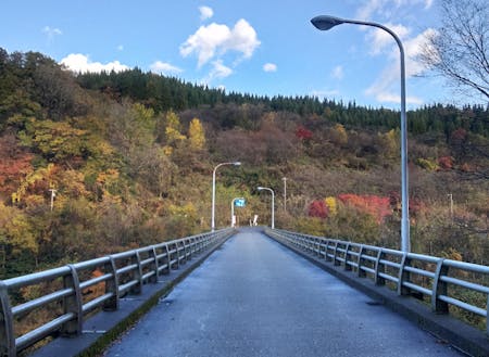 紅葉が綺麗な温泉橋