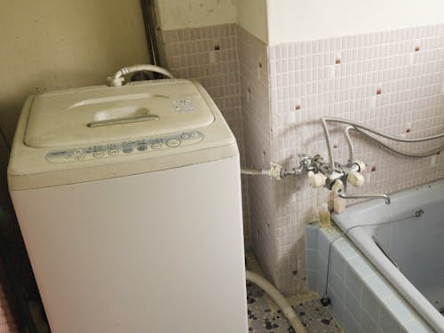 洗濯機置き場がお風呂になっているので少々手狭。