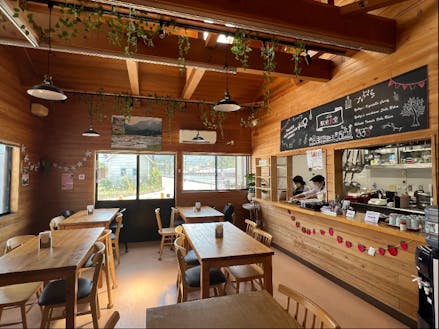 閉店する観光案内所の食堂を再生した「ENgaWA駅前食堂」