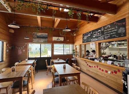 閉店する観光案内所の食堂を再生した「ENgaWA駅前食堂」