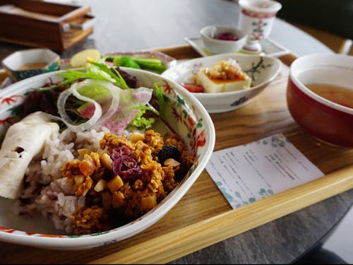 SARAIで九谷焼の器ランチを