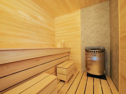 住宅にはヒノキの香りが漂うサウナも常設