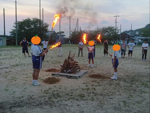 宿泊学習でのキャンプファイヤーの様子