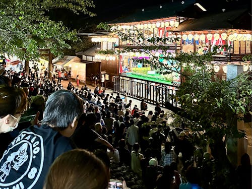 毎年9月に行われる灯籠人形