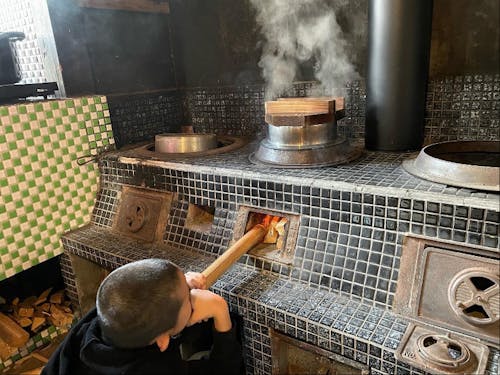 おはぎのご飯は釜戸で炊きます