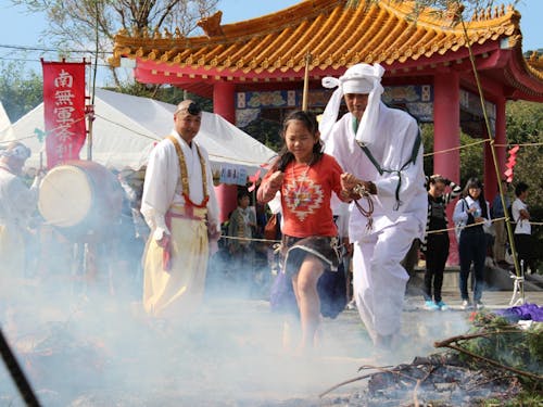 子どもも火渡りができます