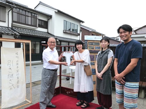 長きにわたって朝市開催してきた前会長から実行委員会を引き継ぎ、新たな形にリニューアル。同エリアに会社事務所をと古着屋を構えるなど、自分の居場所を作り上げた3年間だった。