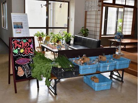 地域の野菜等を販売する伊加利マルシェ