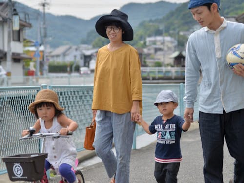 坂町は子育てしやすいまちづくりに取り組んでいます。