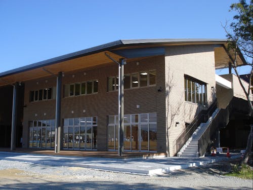 児童館には放課後児童クラブ室も。小学校のすぐ近くで安心。