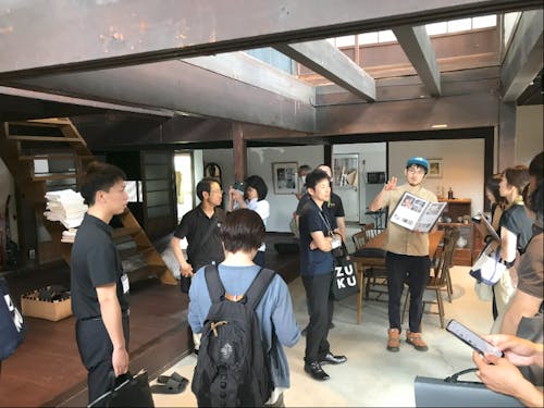 根羽村視察の様子(古民家訪問)