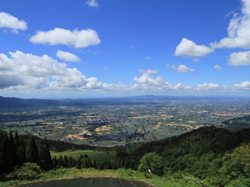 つくばね公園から望む城端の散居村風景。この風景・文化を継承に力を貸してくれる方を待っています。