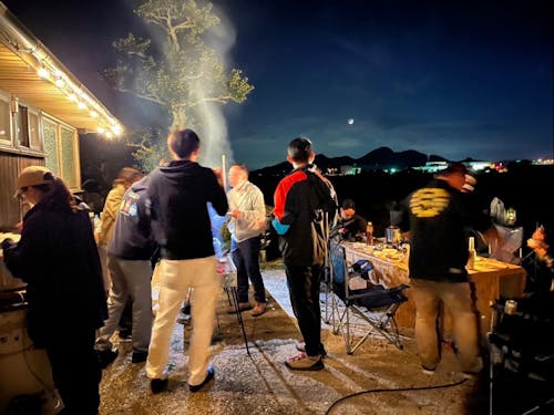 宿泊場所であるNATAJIMA BASEでは、ゆったりとした時間が流れます。参加者や地域の方と語り合いましょう。