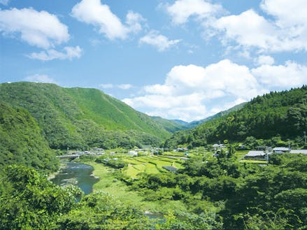 豊かな紀伊山地の山々と美しい渓流に抱かれたのどかな町・日高川町