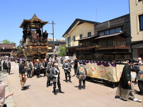 ユネスコ無形文化遺産登録された城端曳山祭など様々な文化が地域内にあります