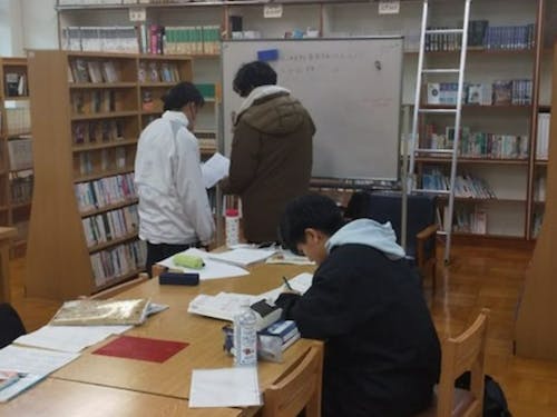 個別指導でじっくりと生徒と向き合います