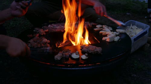 大自然の中での焚き火。焚き火の音って・・・癒されます。