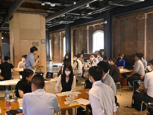 ワークショップの様子・業種の垣根を越えて意見交換