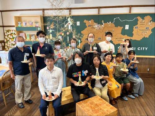 前回の移住者交流会の様子。ランプシェードを作りました!