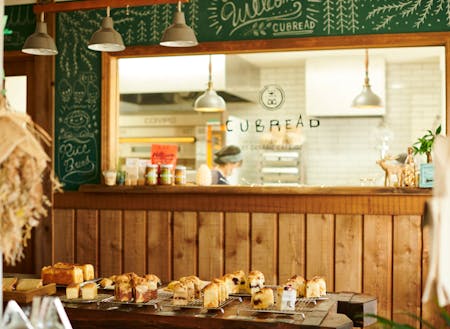 オリジナル米粉パン「CUBREAD」の店舗はOrganic Cafe M２に併設されています。
