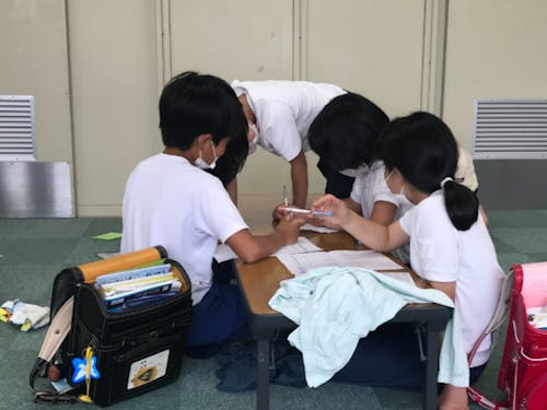 宿題も自分たちで取り組みます。