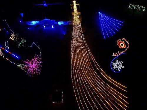 アイデアを出し合いながら光をデザインしていきます