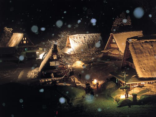 冬の五箇山地域の菅沼合掌集落