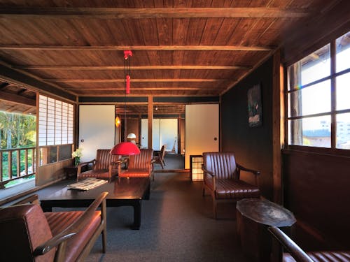 城谷耕生さんがオープンした小浜町の「刈水庵」。地域のデザイン拠点になっています。