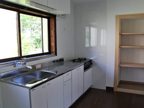 シンク、洗面所、トイレといった水回りもリフォーム済み。