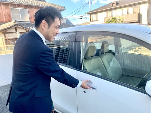 ▲車を使って地元のお客様の悩みを解決することも!