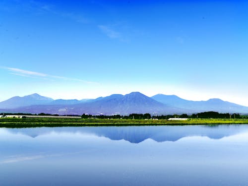 小林市内から見た霧島連山の風景