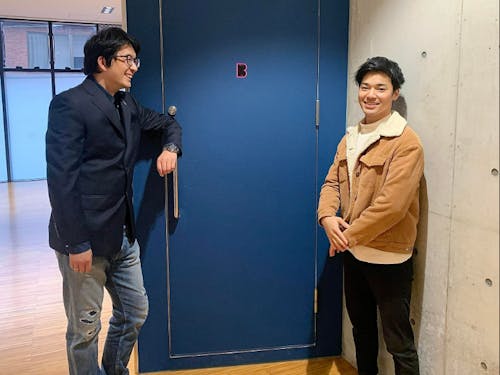 中国茶房を開業した顔(エン)さん(左)とグラノーラの量り売り事業をはじめた中田さん(右)