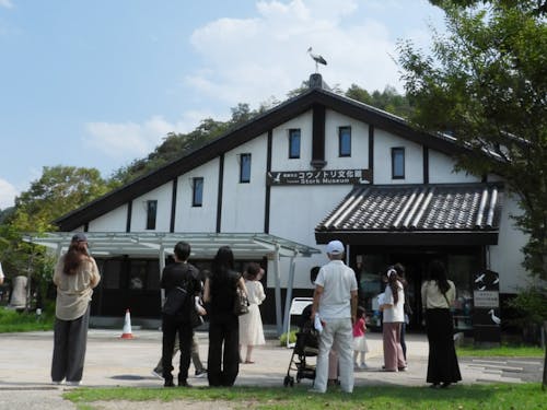 活動の拠点となる豊岡市立コウノトリ文化館