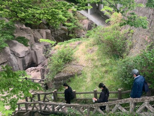 里山に囲まれた秋保温泉。地域資源を巡るまちあるきガイドも。