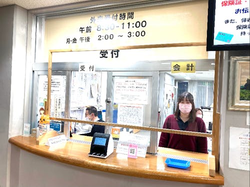 受付や会計の業務を担当します