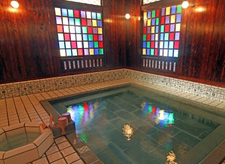 山代温泉の古総湯は、明治時代の建物を再現した温泉施設。