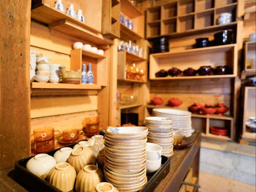 古き良きものはたくさんあります。「いろんな人が持ってきてくれて、もったいないからどうにかしたいと思って古道具屋さんを始めたよ」と、協力隊を卒業し宿を運営している方からお伺いしました。