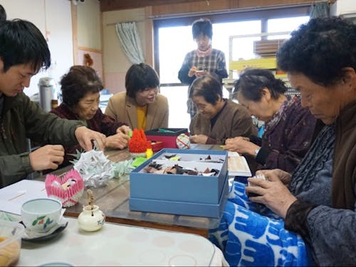 買い物だけでなく、習い事やお茶飲みでにぎわう矢田屋