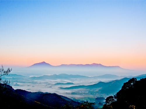 1月頃に見られる小林市(雲海)のようす