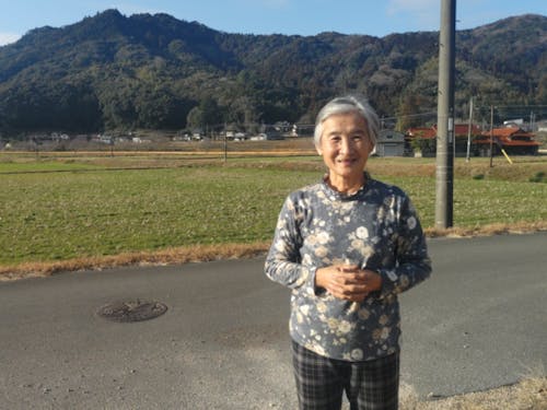 富田勢津子さん、ご自宅前の風景