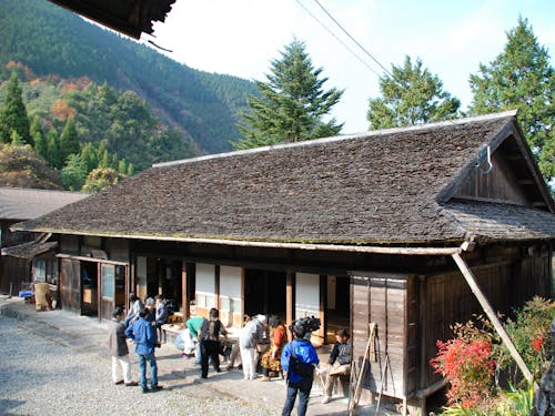 築140年の空き家をリノベ 森の古民家「やましぎの杜」