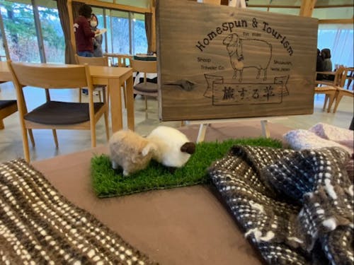ホームスパンの作品や当日作る羊のマスコット